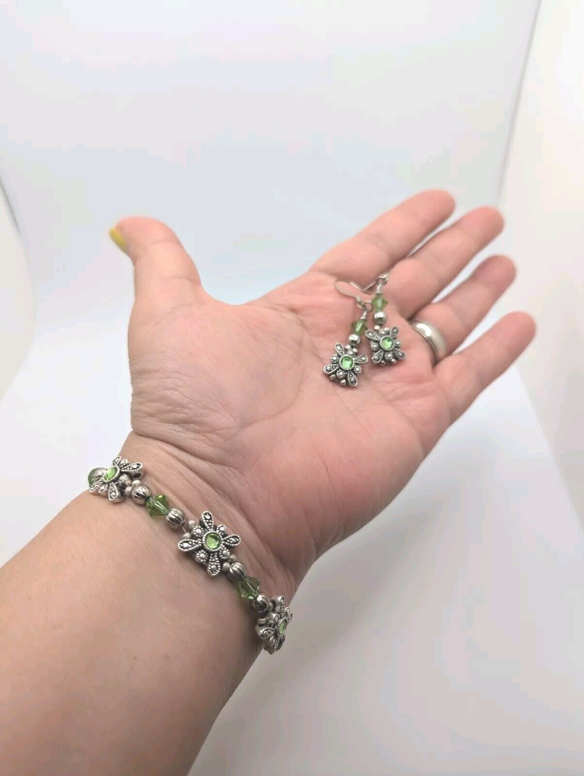 Silver Tone Spring Green Flower Square Crystal Bead Charm Bracelet Earrings 7.5"