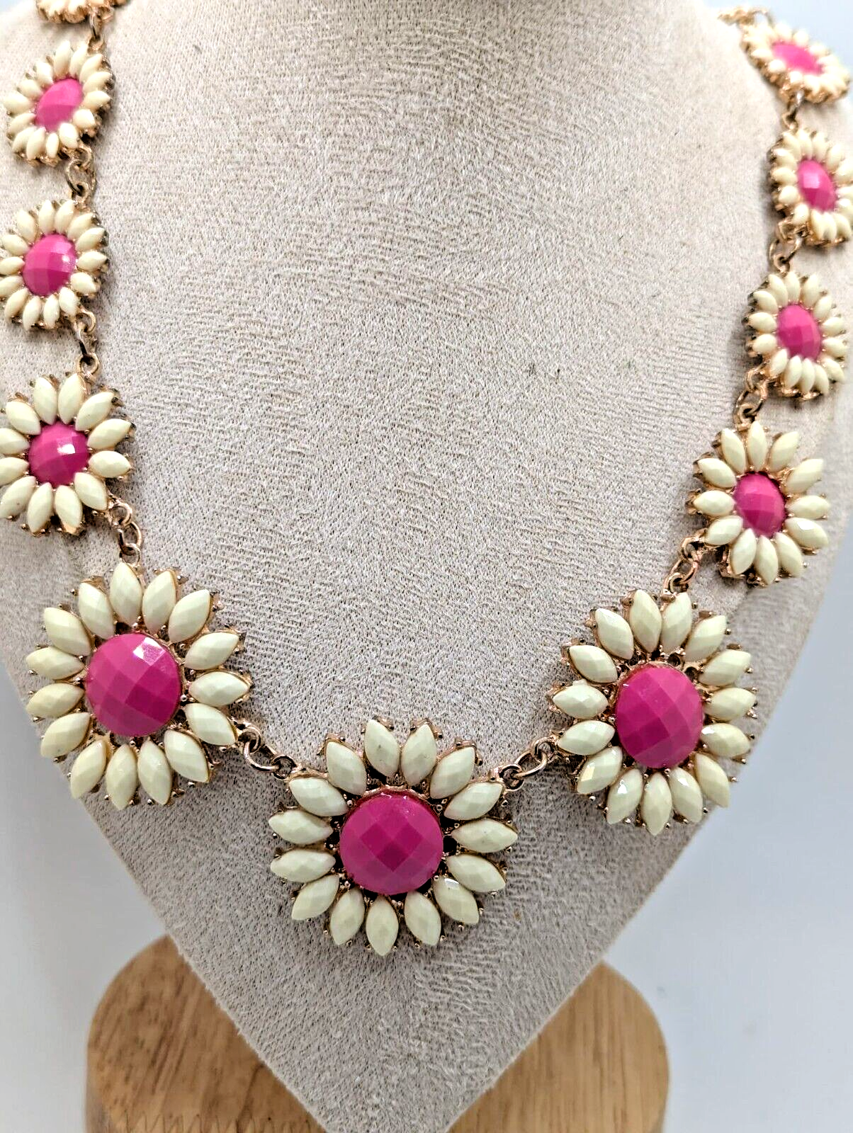 Betsy Johnson Flowers Daisy 20" Adjustable Statement Necklace Gold Tone Floral