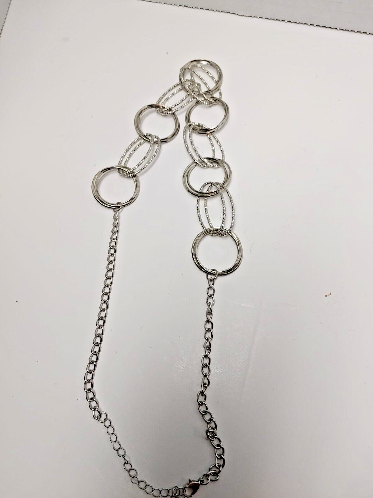 Hammered Link Silver Tone Necklace Modern Classic Style doble Large Circles 26"