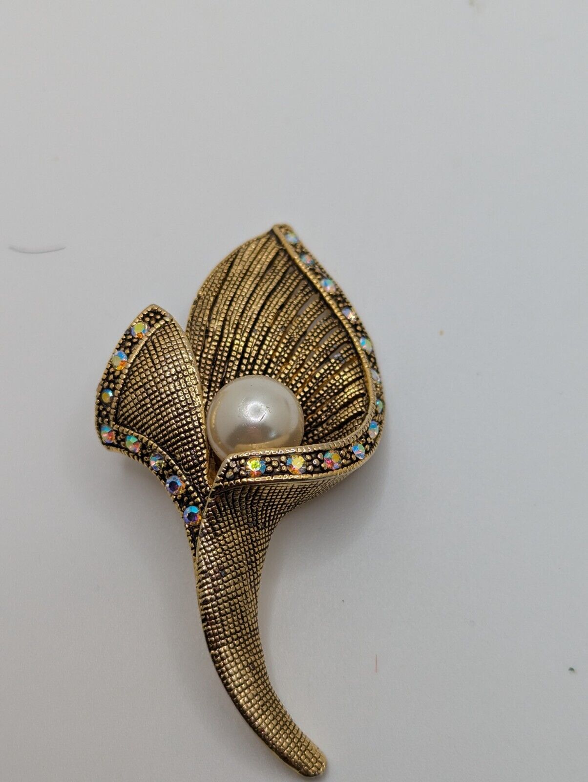 Stunning Faux Pearl AB Rhinestone Gold Tone Calla Lily Brooch Pin Unsigned 1980s