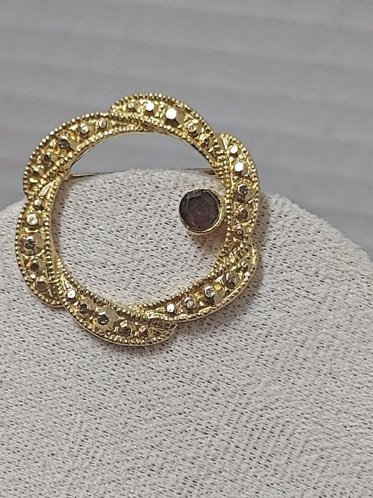 Vintage Gold tone Brooch Pin Wreath with Deep Red Rhinestone