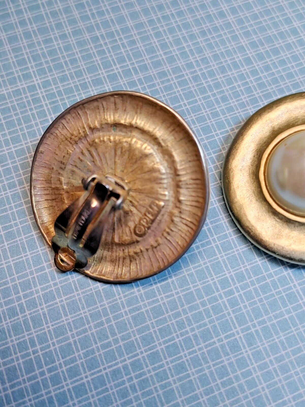 Erwin Pearl Statement Clip Earrings Matte Gold Tone Faux PEARL Sign PEP 1.4"