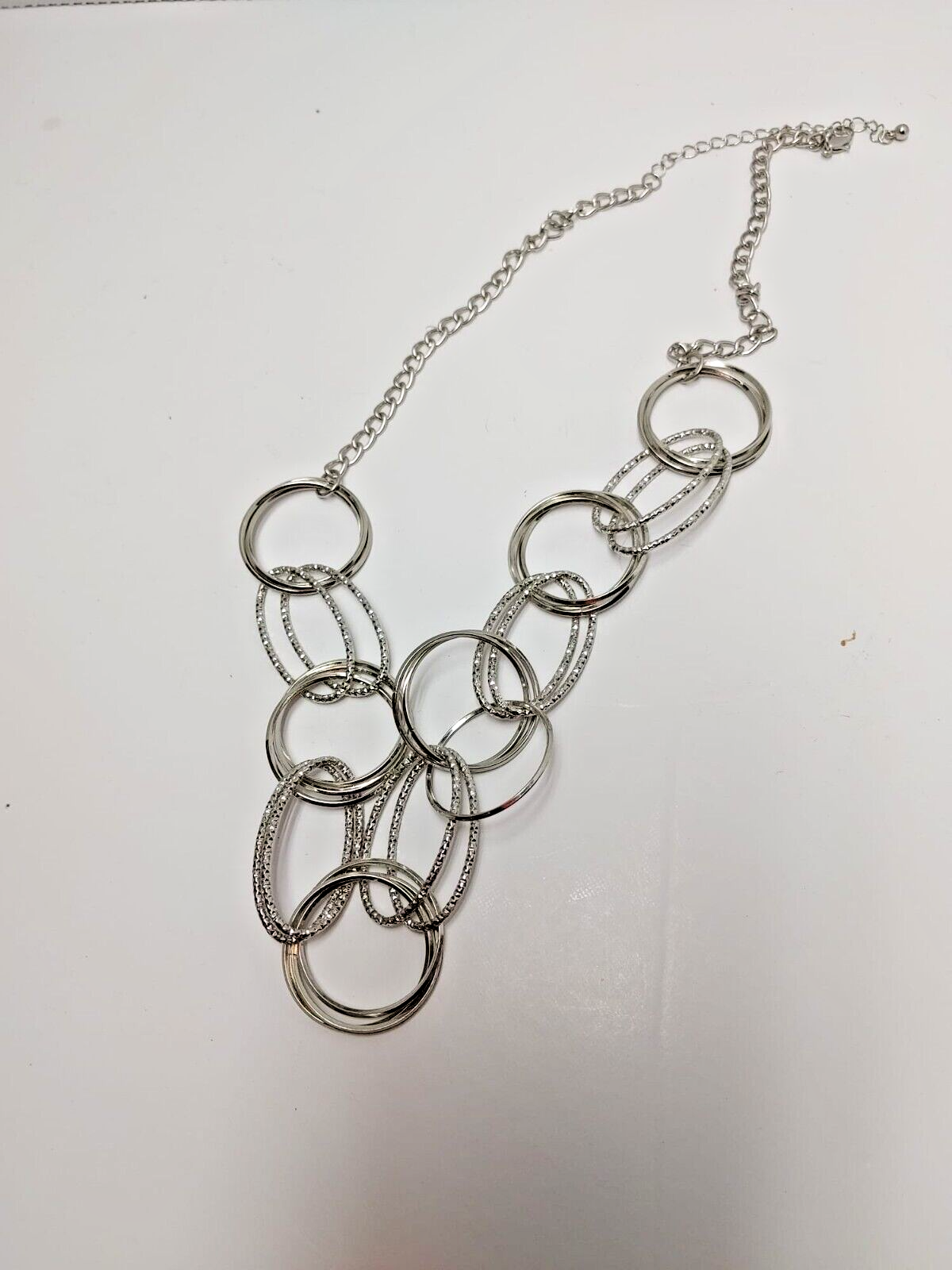 Hammered Link Silver Tone Necklace Modern Classic Style doble Large Circles 26"