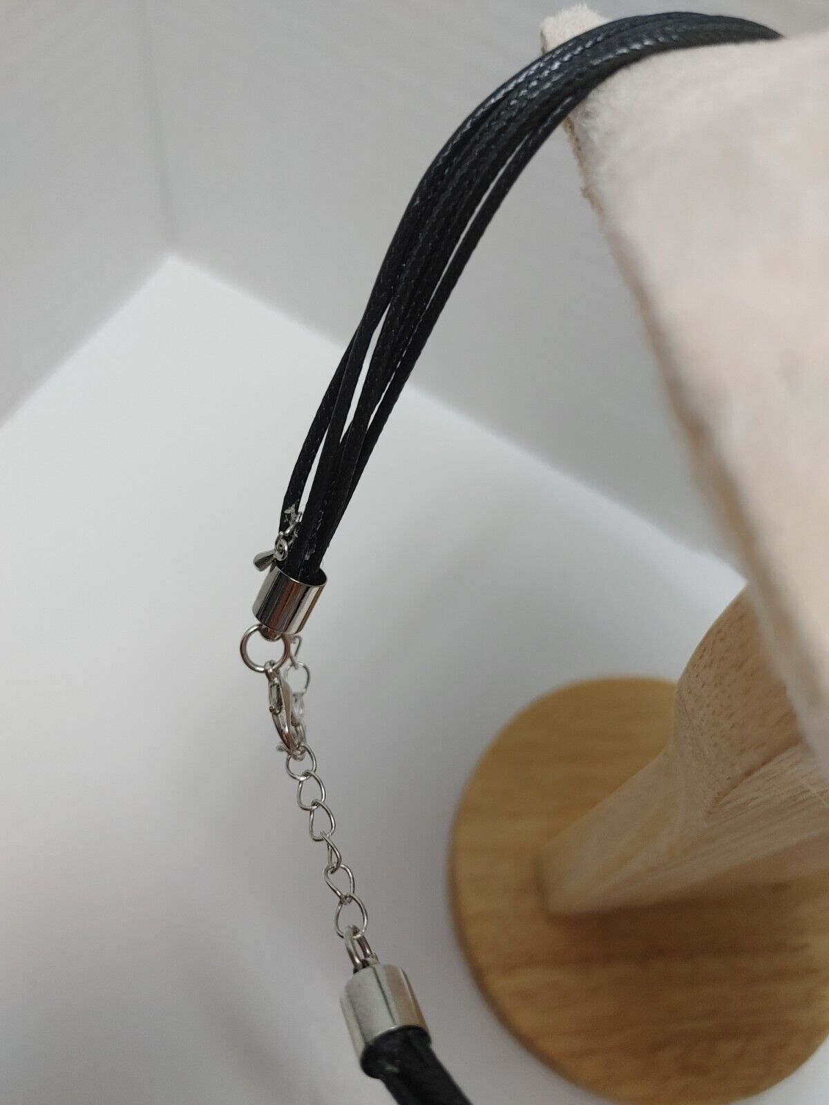 Designer Inspired Silver Tone Metal Red GEMSTONE PENDANT LEATHER NECKLACE