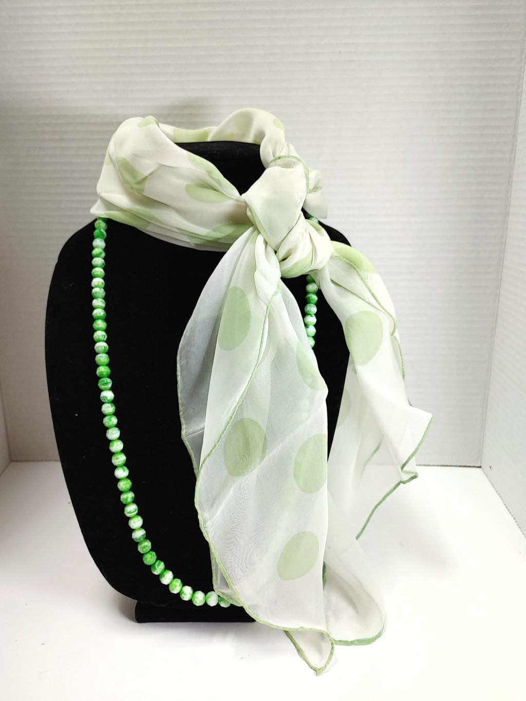 2 pcs - Silk Scarf & green stone Necklace - Lot / woman's gifts