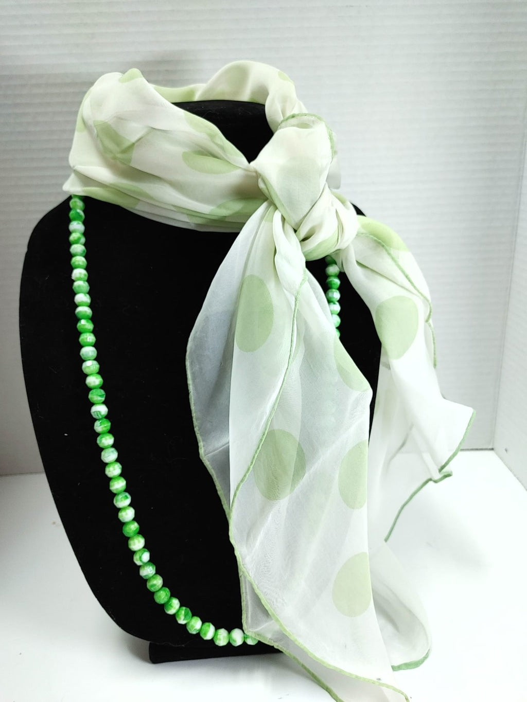 2 pcs - Silk Scarf & green stone Necklace - Lot / woman's gifts
