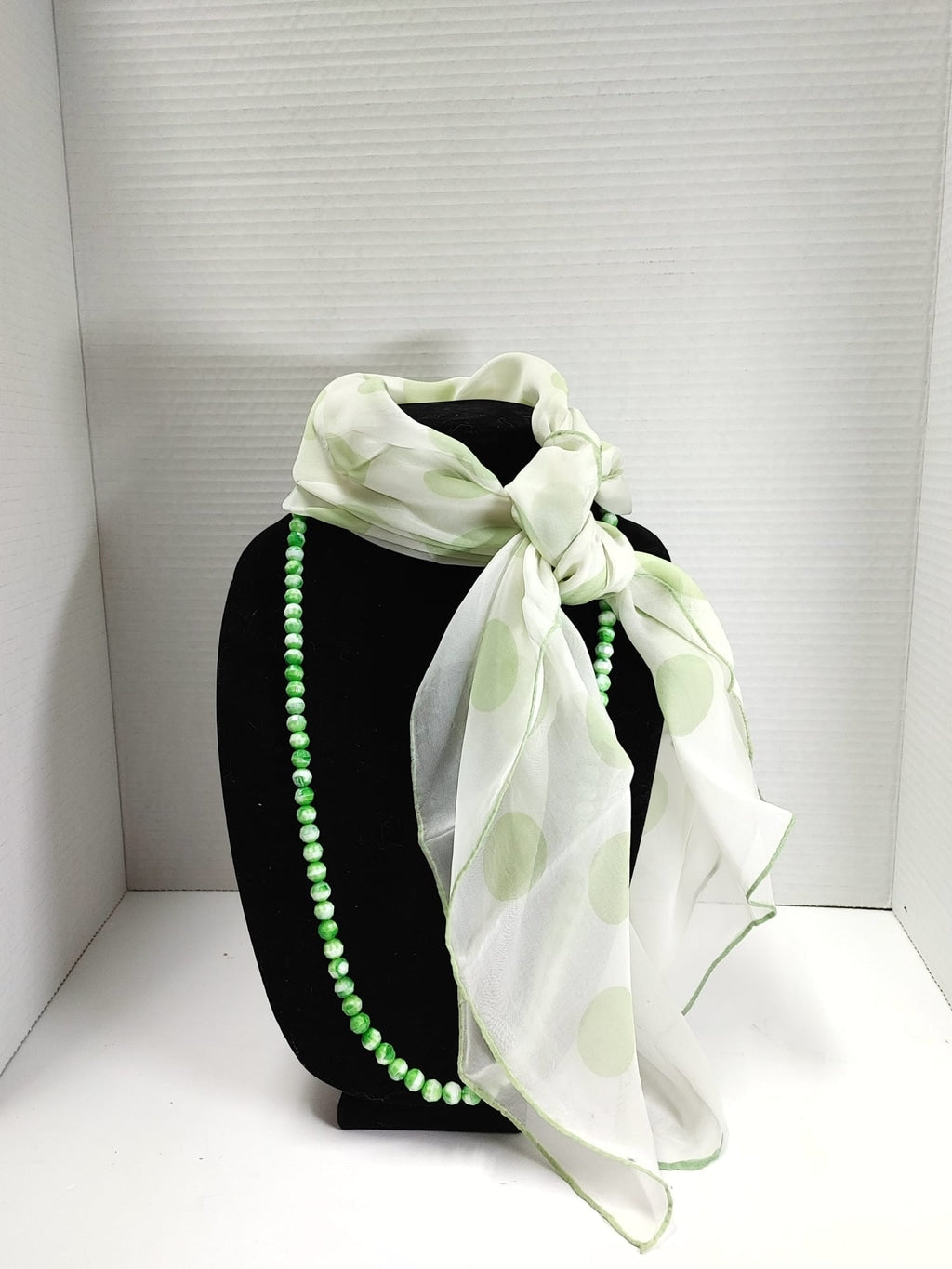 2 pcs - Silk Scarf & green stone Necklace - Lot / woman's gifts