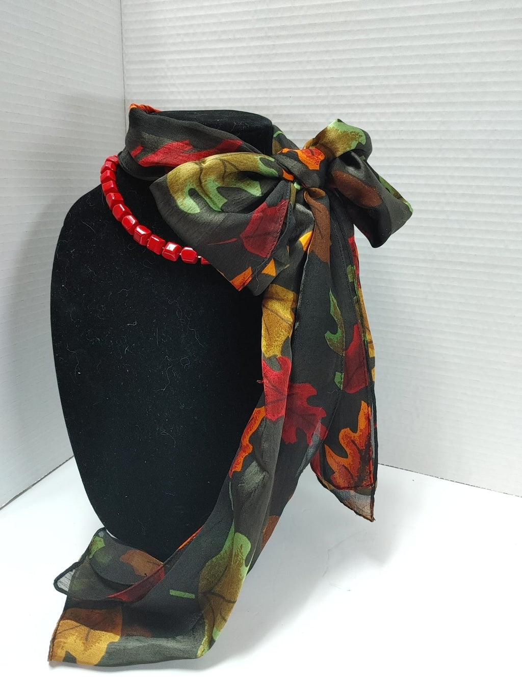 Ladies silk scarf & matching Red Acrylic Necklace VTG - Red - Black