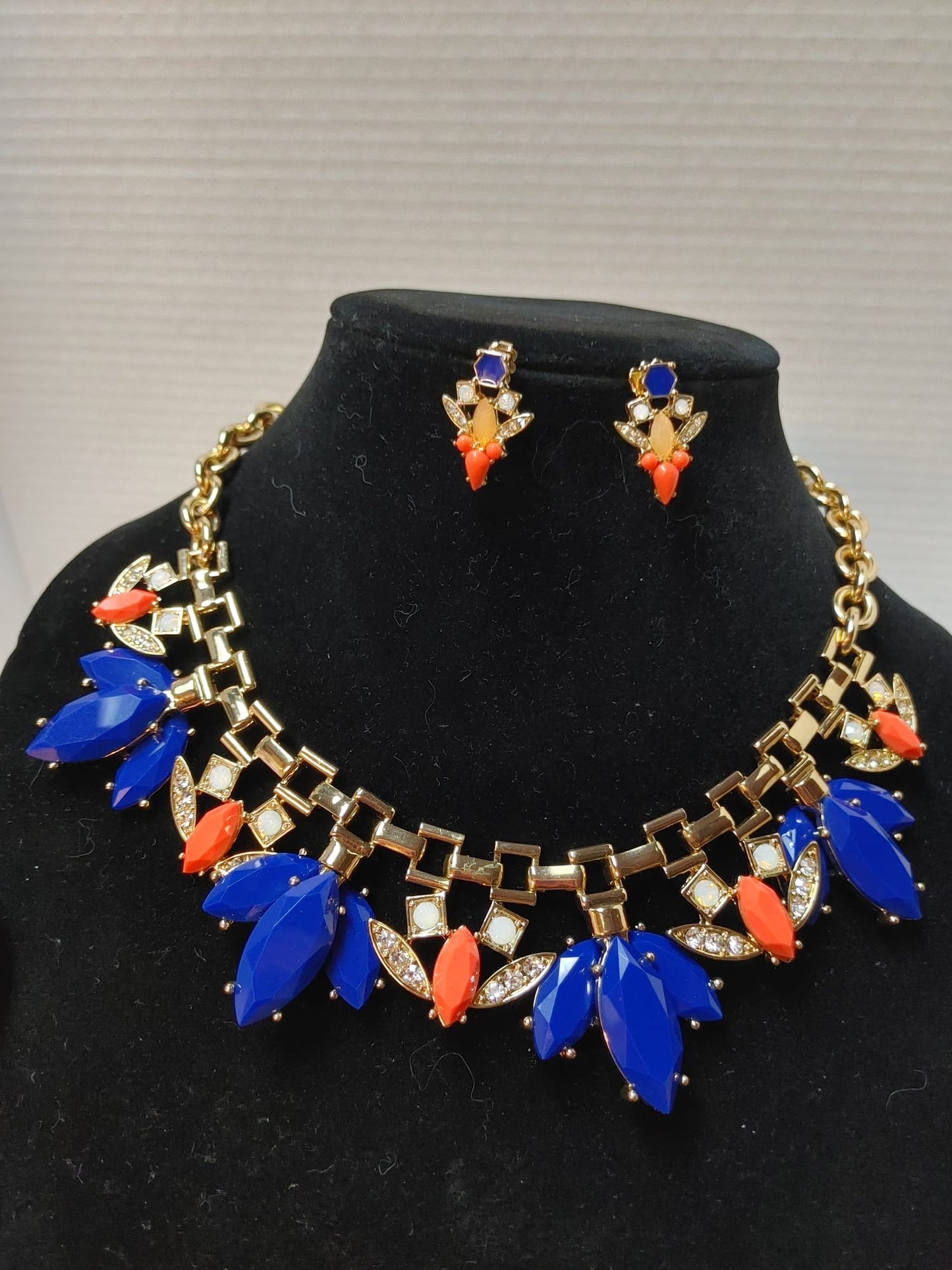 GV9 Necklace Statement Cobalt Blue & Apricot Runway Jewelry set Gold Tone VGT
