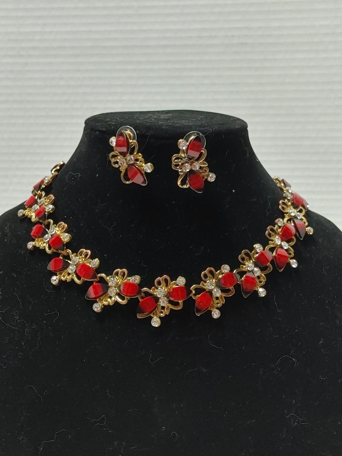 Necklace Set adorned with Rhinestones & ombré ruby cut glass leaf