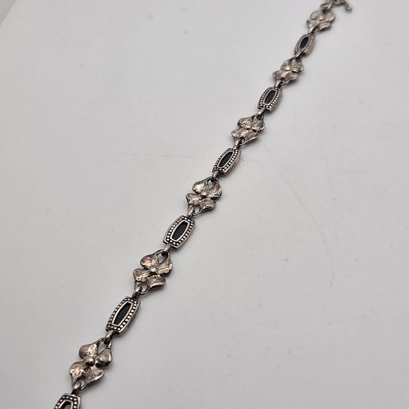 Beautiful Retired PREMIER DESIGNS Bracelet Silvertone MAGNOLIA 8" Toggle