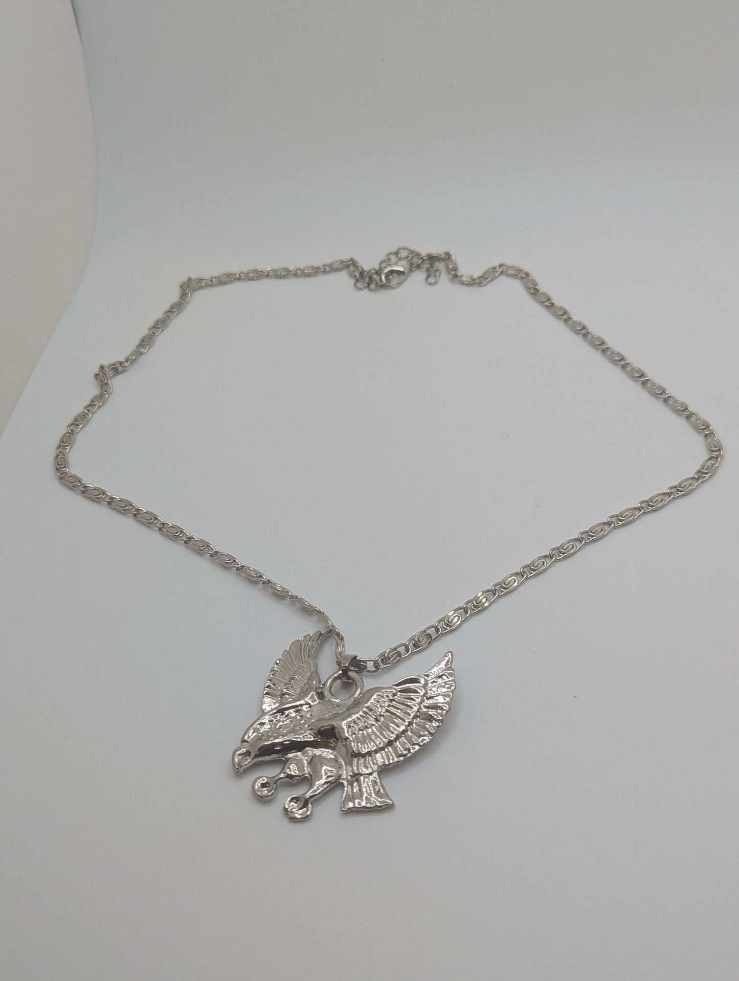 Silvertone Eagle Pendant Necklace Unisex 21β Chain