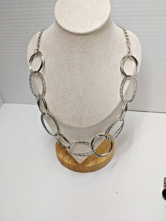 Hammered Link Silver Tone Necklace Modern Classic Style doble Large Circles 26"