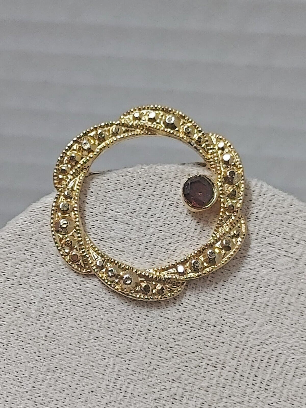 Vintage Gold tone Brooch Pin Wreath with Deep Red Rhinestone