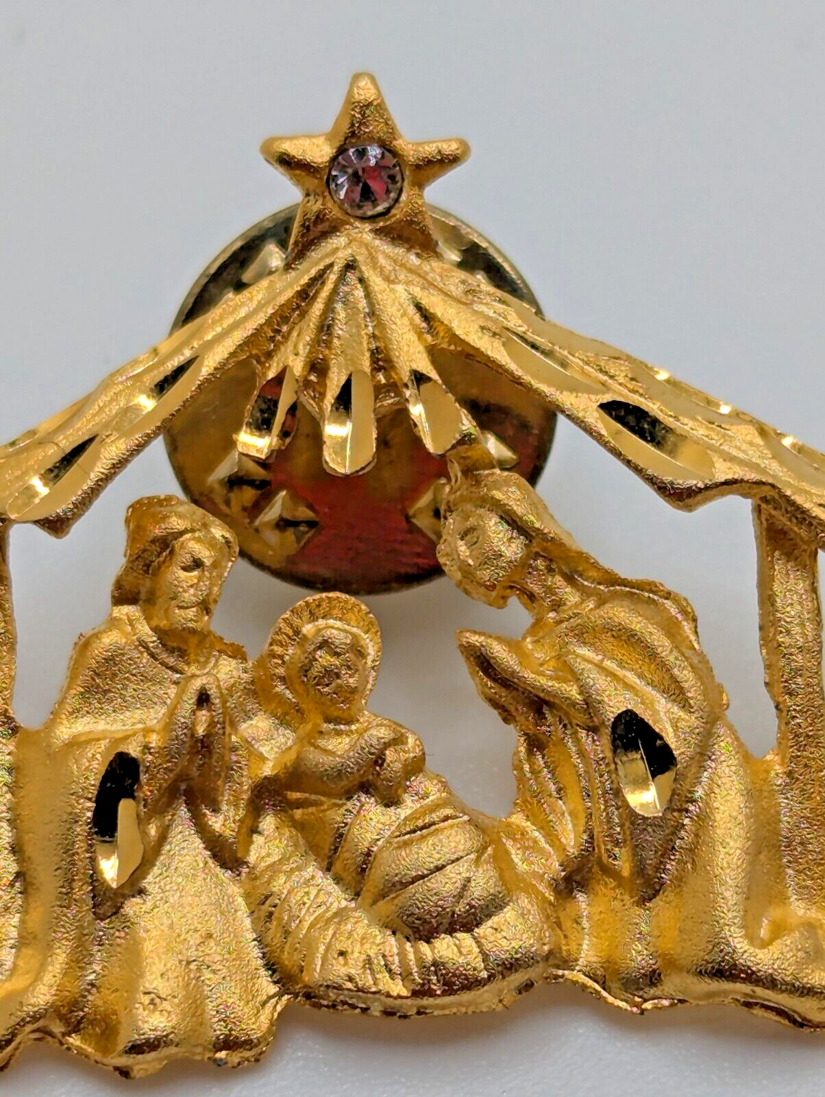 Nativity Scene Brooch Christmas Manger Gold Tone Rhinestone Brooch Pin 1"