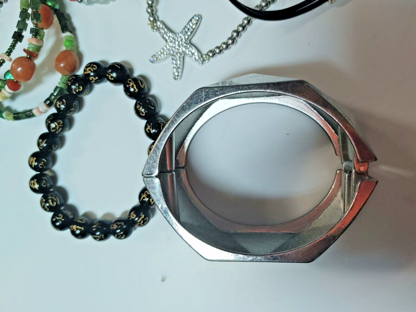 Lot Of 8 Costume Jewelry Bracelets different materials Multicolor