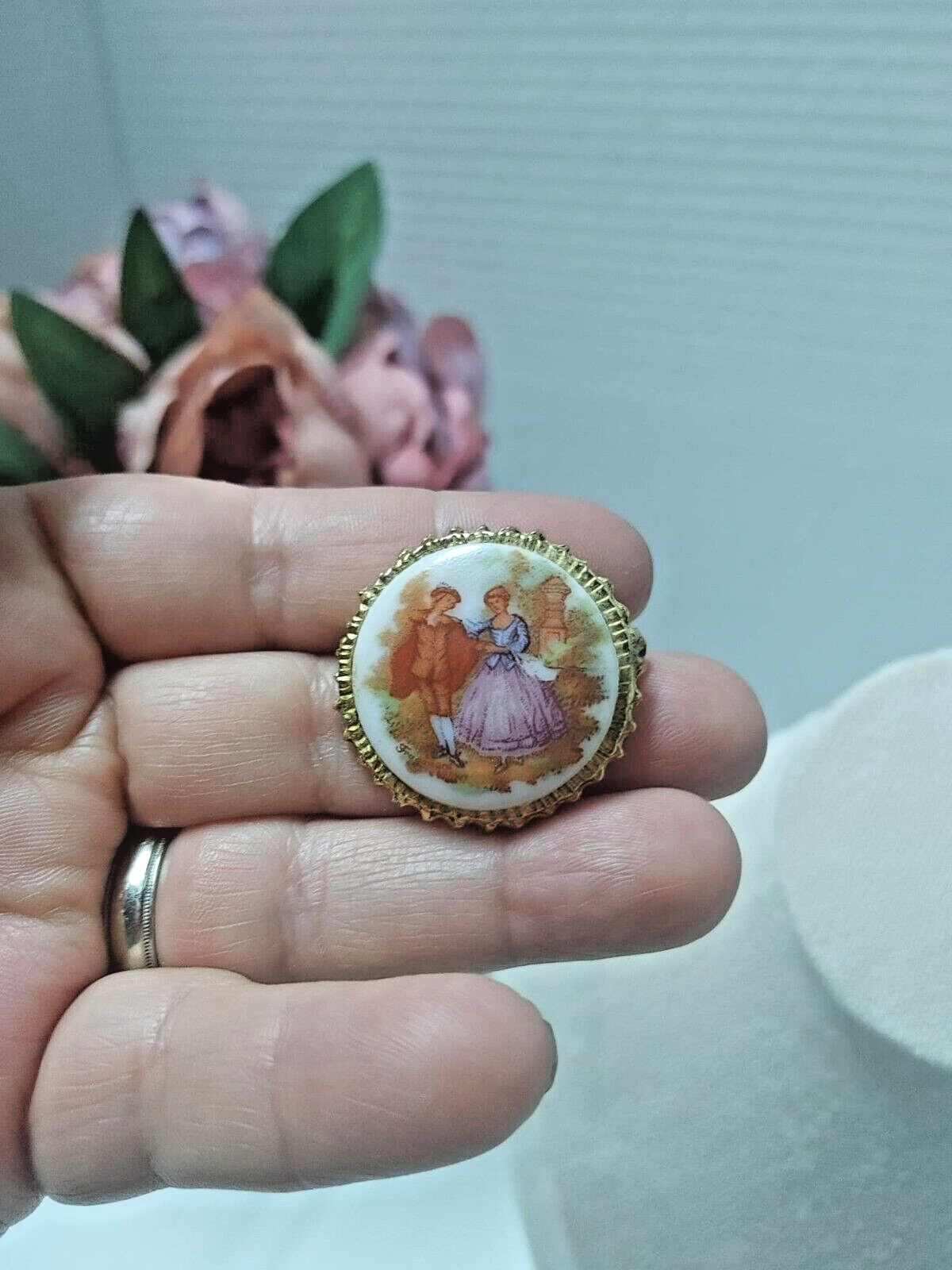 Antique Beautiful Brooch Pin Porcelain Limoges Scene Amatory