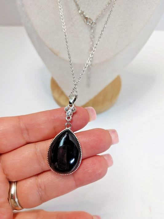 Vintage Onyx STYLE Necklace Teardrop Black Stone on Silver Tone Chain 30"