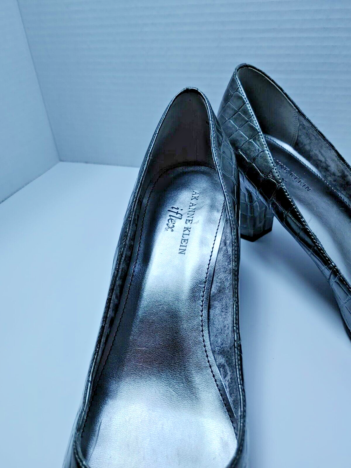 AK Anne klein iflex Block Heels Shoes Sz 9M Pewter Croc Print dark Grey Shiny