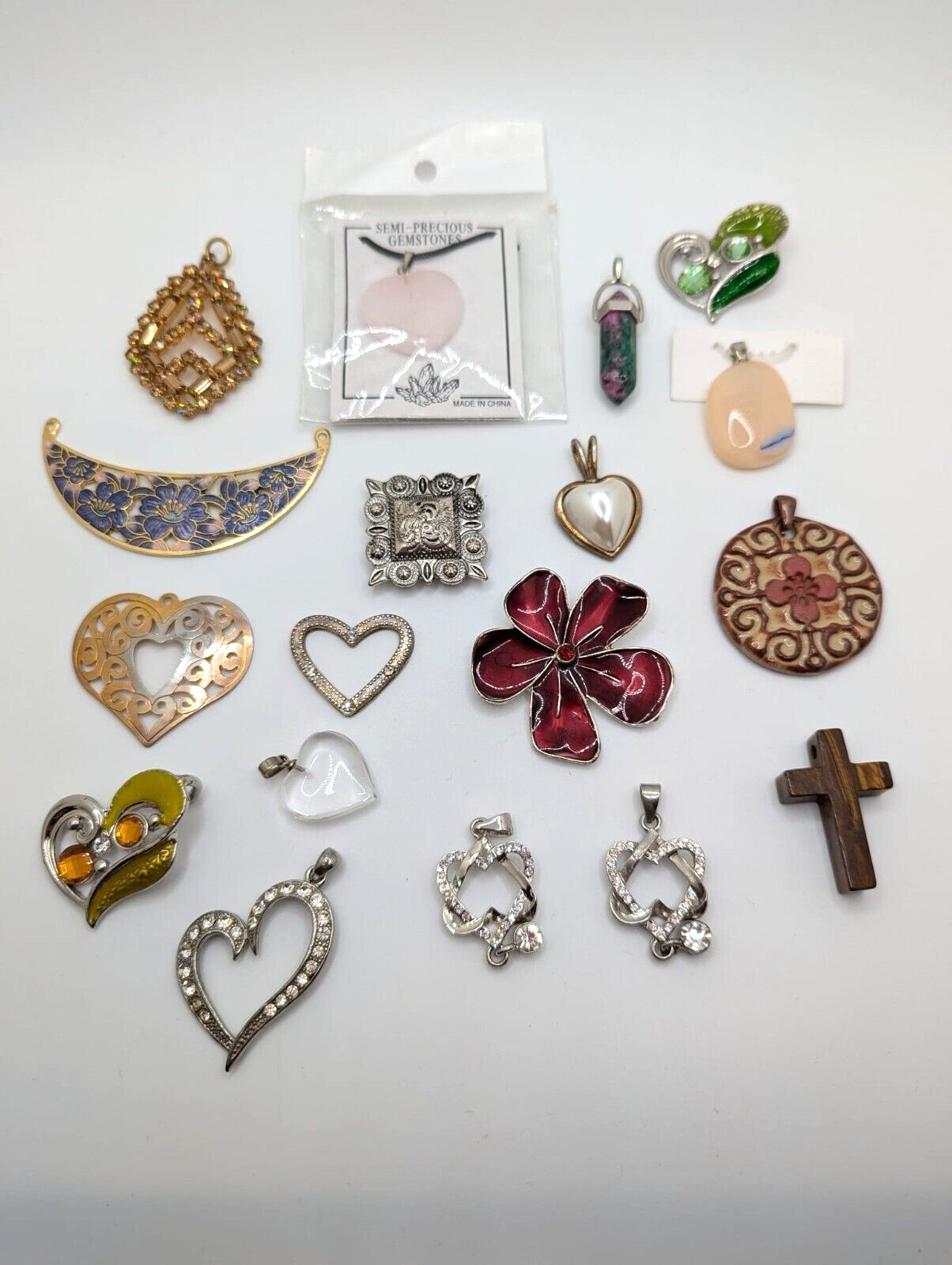 Lot of 18 Vintage To Modern Jewelry Pendants Stone Enamel Wood Metal Glass