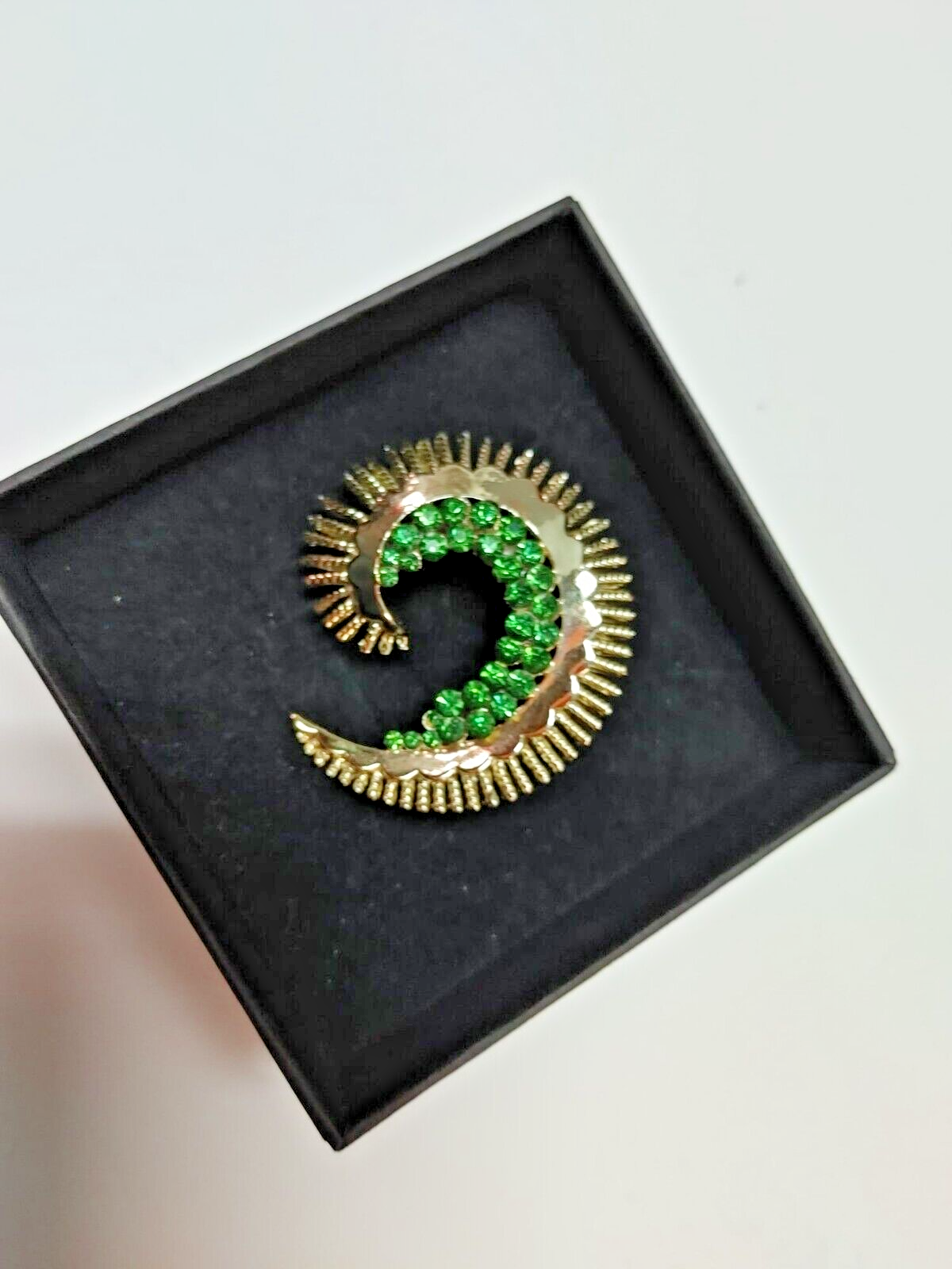 Vintage Brooch Emerald Green Rhinestone Glass Gold Tone Aztec 2"