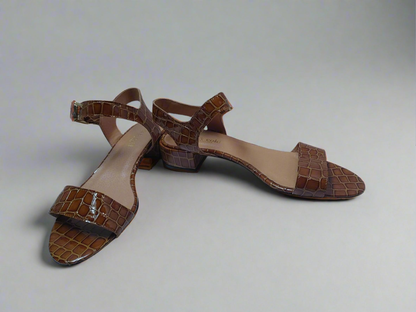 Indi & Cold Women’s Huxley Brown croc print Sandals Size 9.5 M