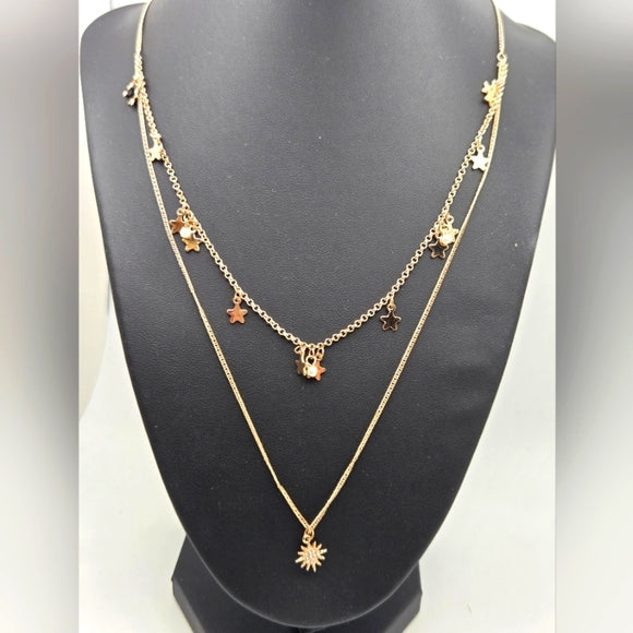 Delicate gold star doble strand necklace featuring a 1.3cm star pendant