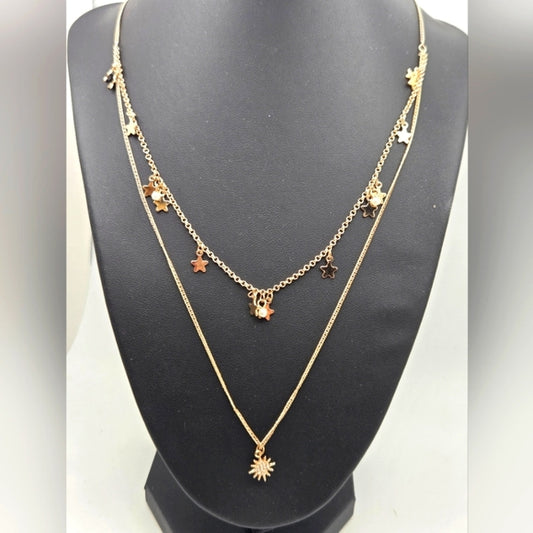 Delicate gold star doble strand necklace featuring a 1.3cm star pendant