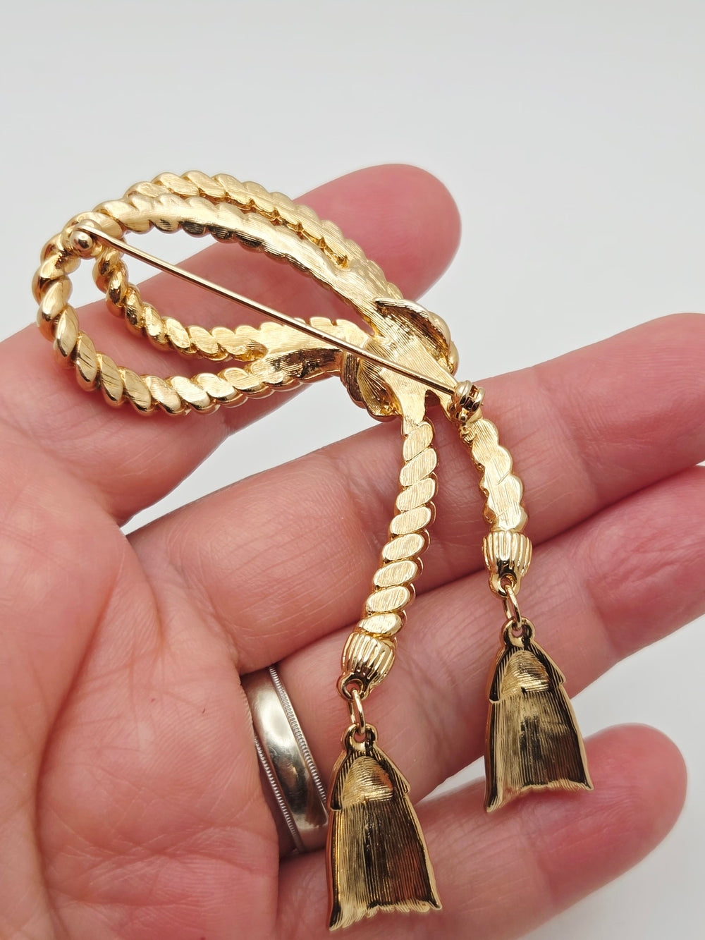Vintage 80er Jahre AVON Brosche Goldfarbene Seilschleife - Nautische Quastenanstecknadel