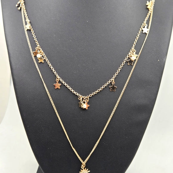 Delicate gold star doble strand necklace featuring a 1.3cm star pendant