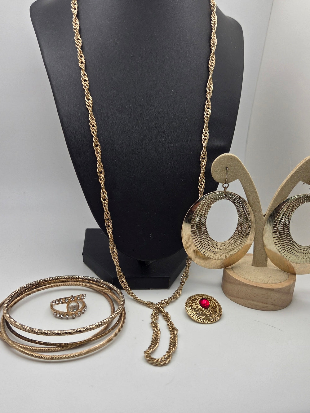 Vintage Gold-Tone Jewelry Lot with Sarah Coventry Necklace, 8pc
