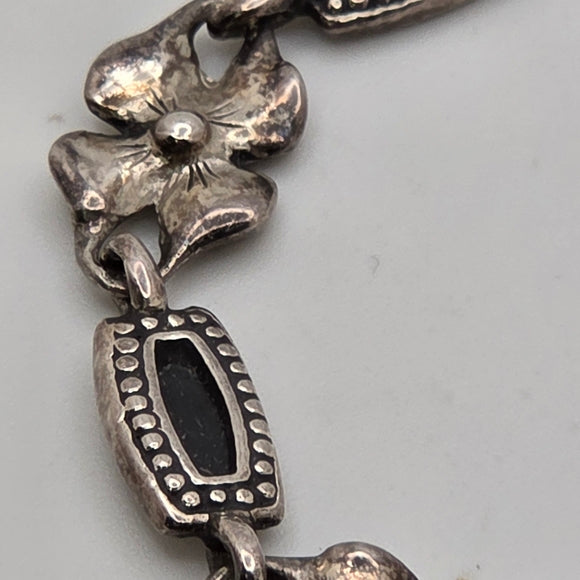 Beautiful Retired PREMIER DESIGNS Bracelet Silvertone MAGNOLIA 8" Toggle