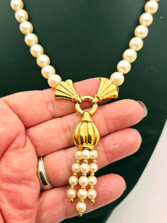 Vintage Creme-Perlenkette mit goldener Quaste