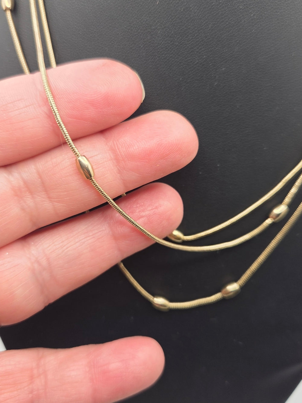 Goldfarbene dreireihige Schlangenkette – nicht magnetisch