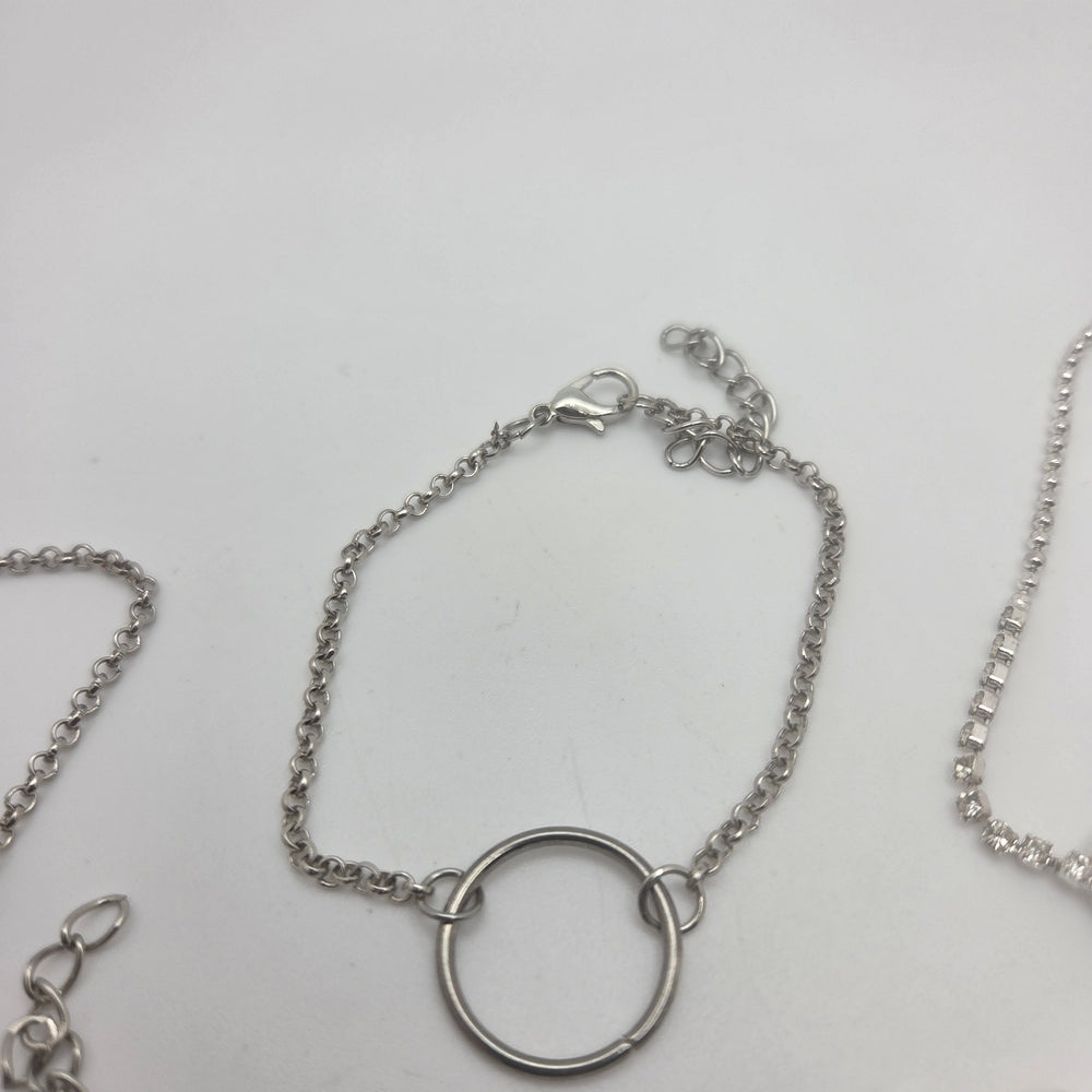 Armbandkollektion in Silber und Lila