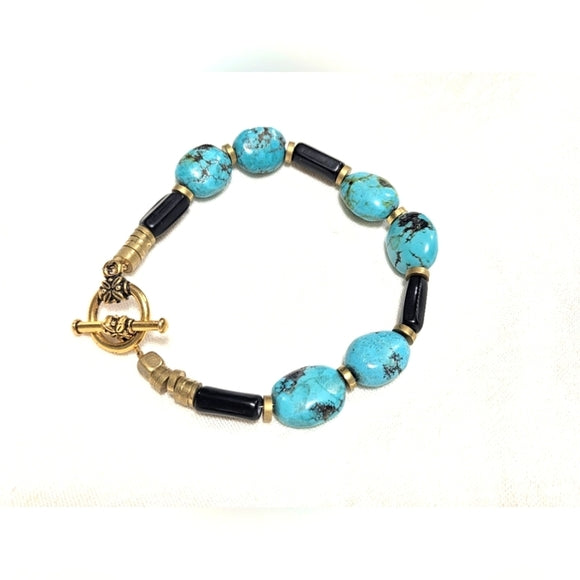 Türkises und schwarzes Perlenarmband Goldfarben