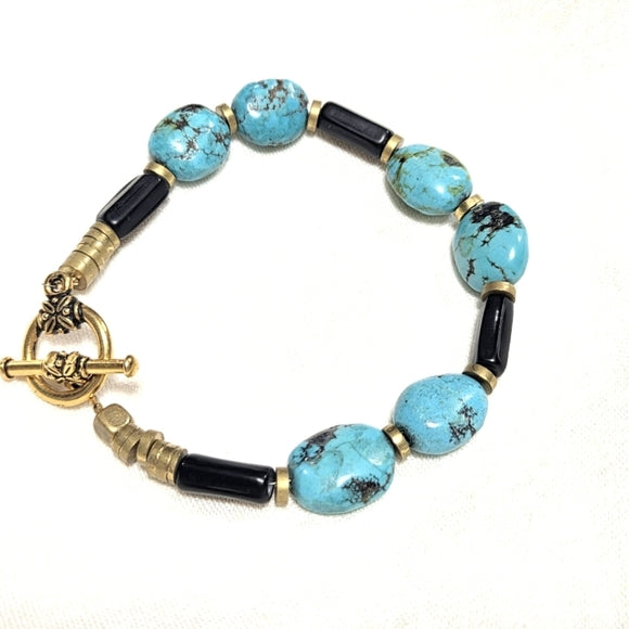 Türkises und schwarzes Perlenarmband Goldfarben