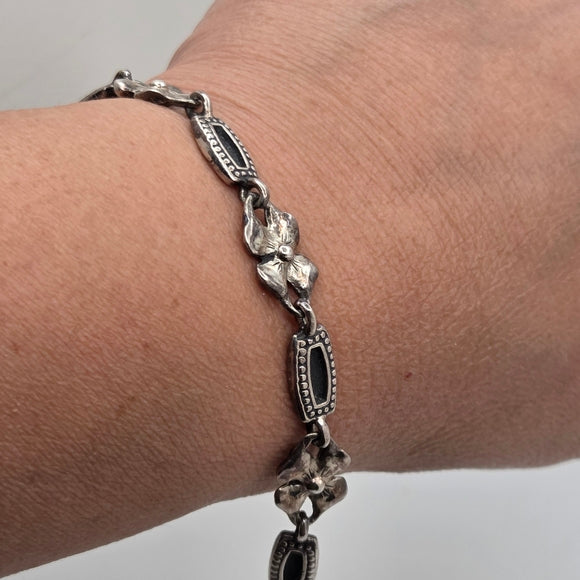 Beautiful Retired PREMIER DESIGNS Bracelet Silvertone MAGNOLIA 8" Toggle