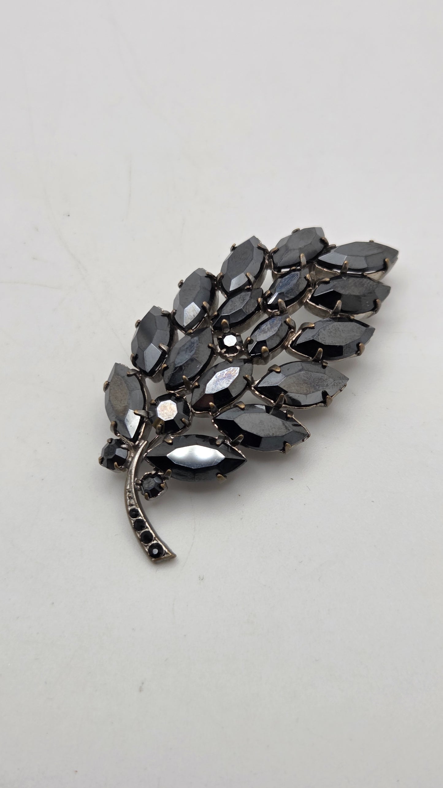 Mid-Century Brooch Unsigned Sherman Style Black Rhinestone Leaf Pin