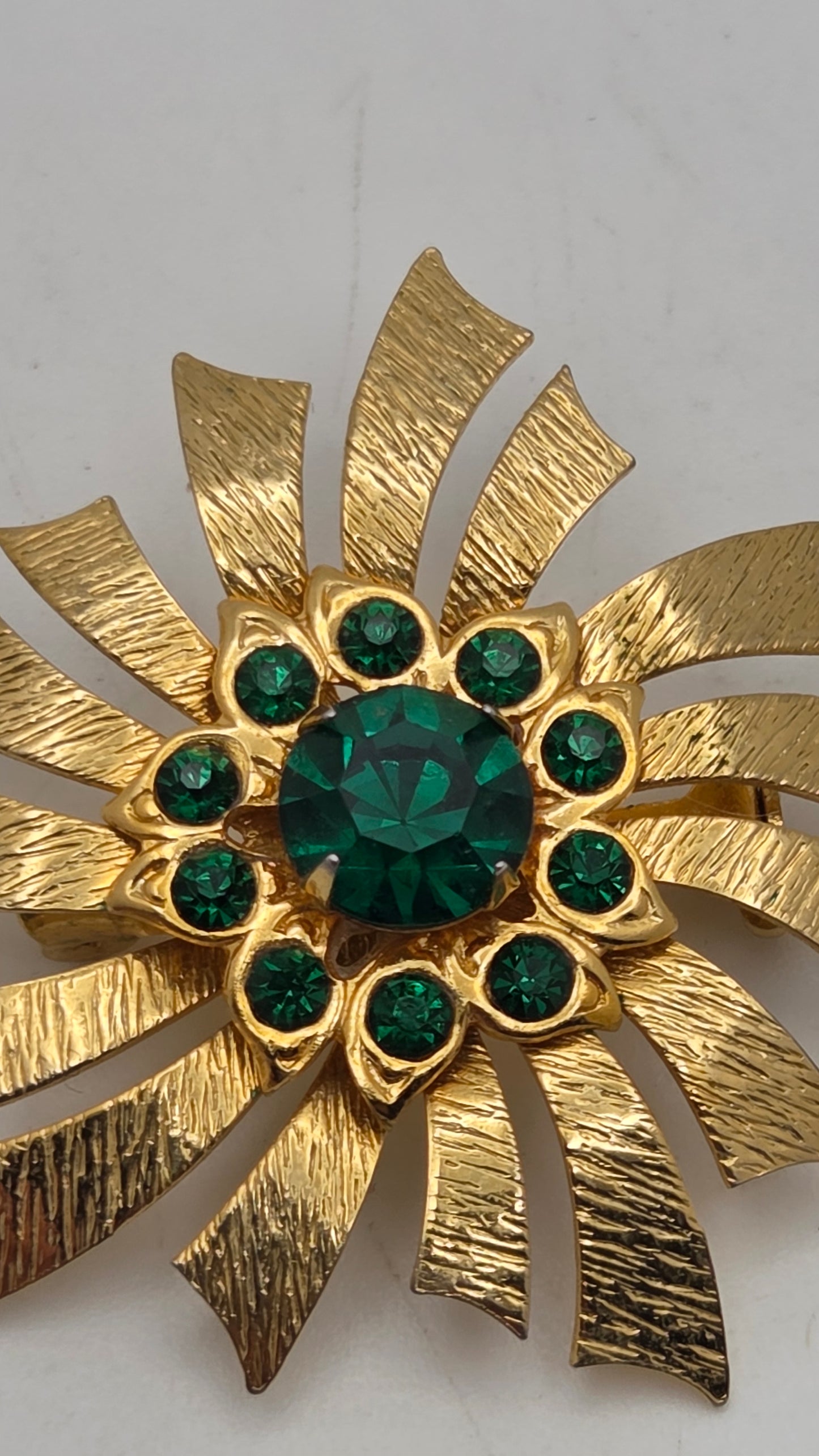 Vintage Mid-Century Gold Sunburst Flower Brooch Green Rhinestone