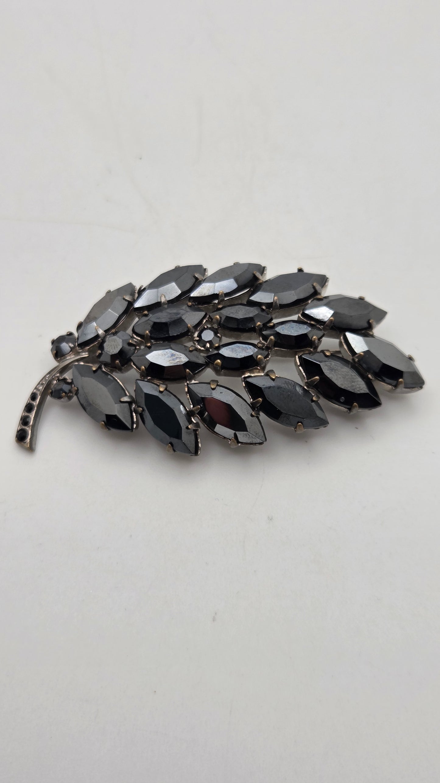 Mid-Century Brooch Unsigned Sherman Style Black Rhinestone Leaf Pin