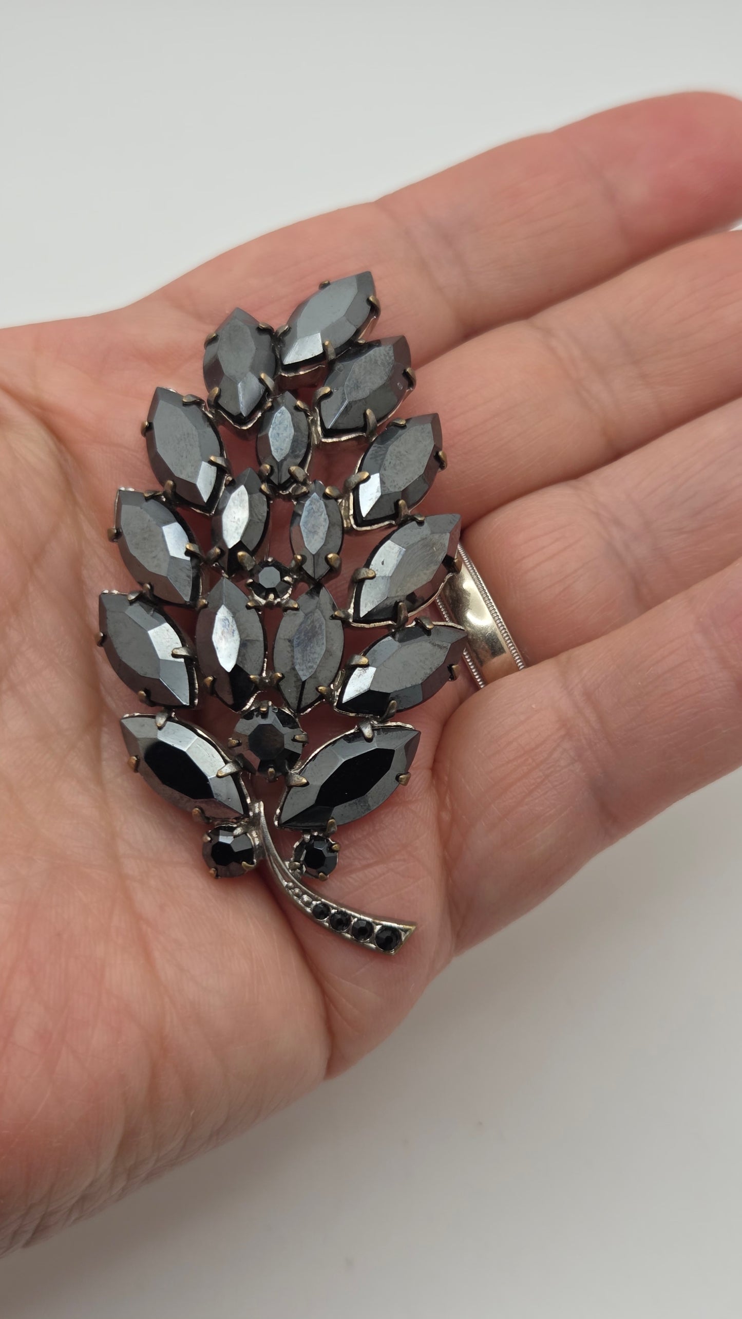 Mid-Century Brooch Unsigned Sherman Style Black Rhinestone Leaf Pin
