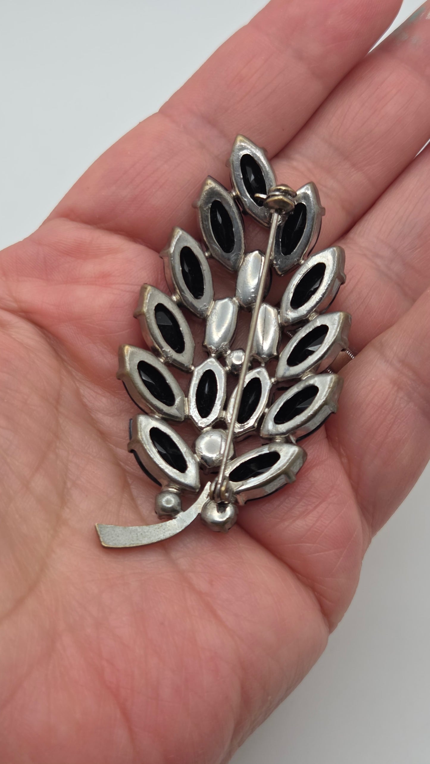 Mid-Century Brooch Unsigned Sherman Style Black Rhinestone Leaf Pin
