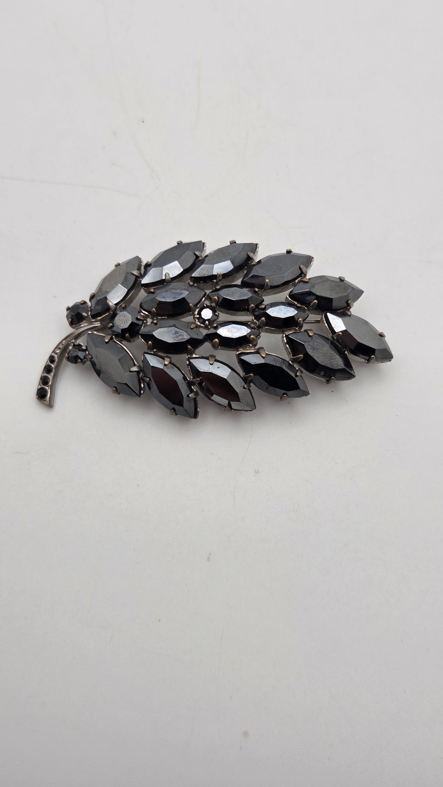 Mid-Century Brooch Unsigned Sherman Style Black Rhinestone Leaf Pin
