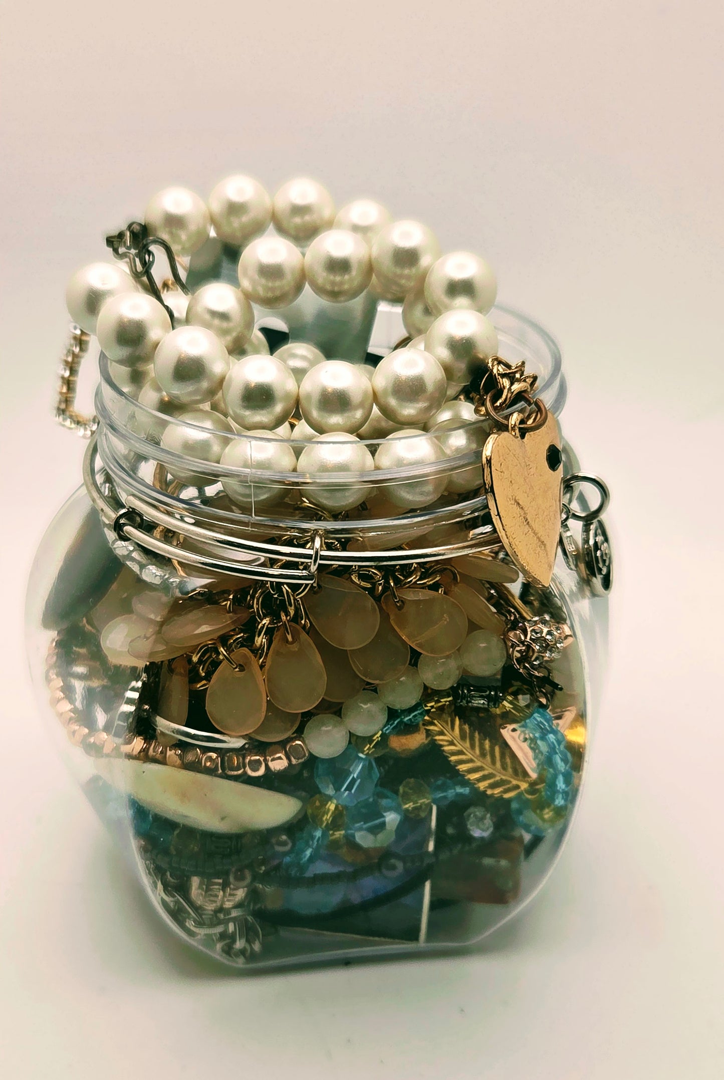 Vintage- & Moderner Modeschmuck in der Dose – Perlen, Strass & Herz-Motiv Großpackung – 1 Pfund+ Nachlassschatz