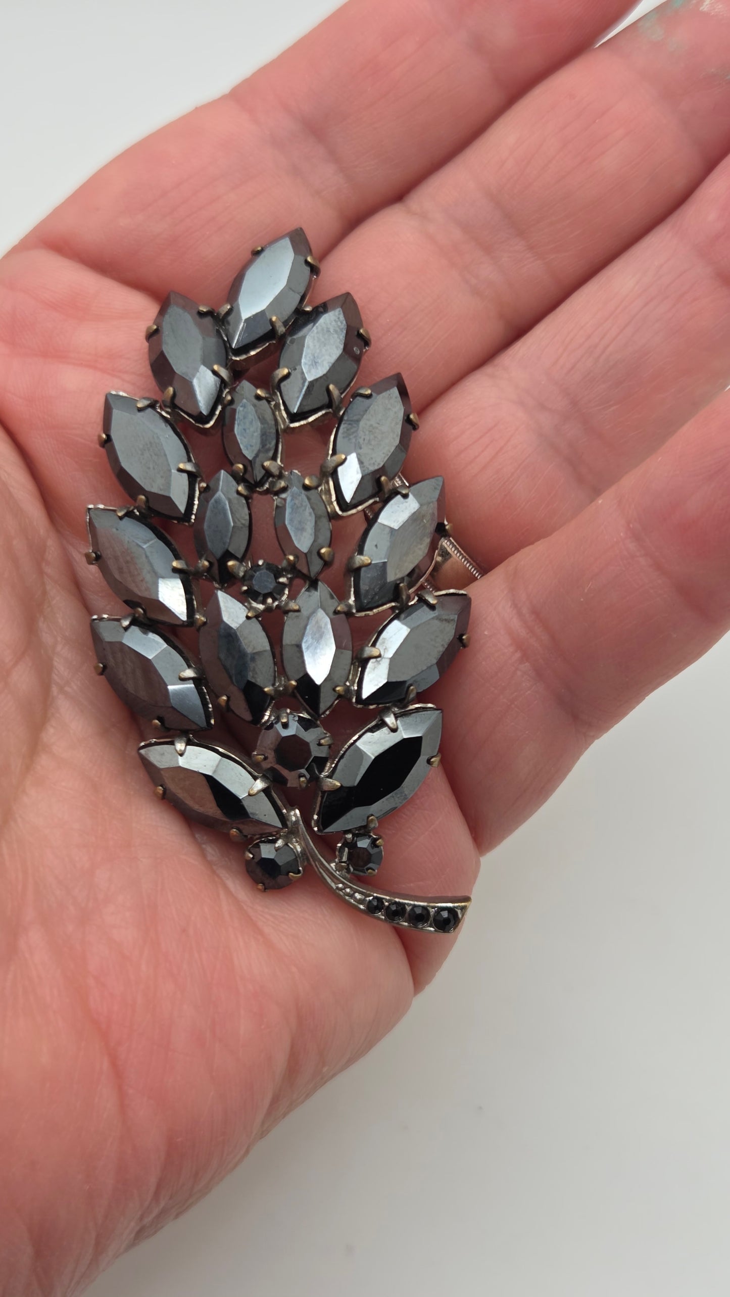 Mid-Century Brooch Unsigned Sherman Style Black Rhinestone Leaf Pin