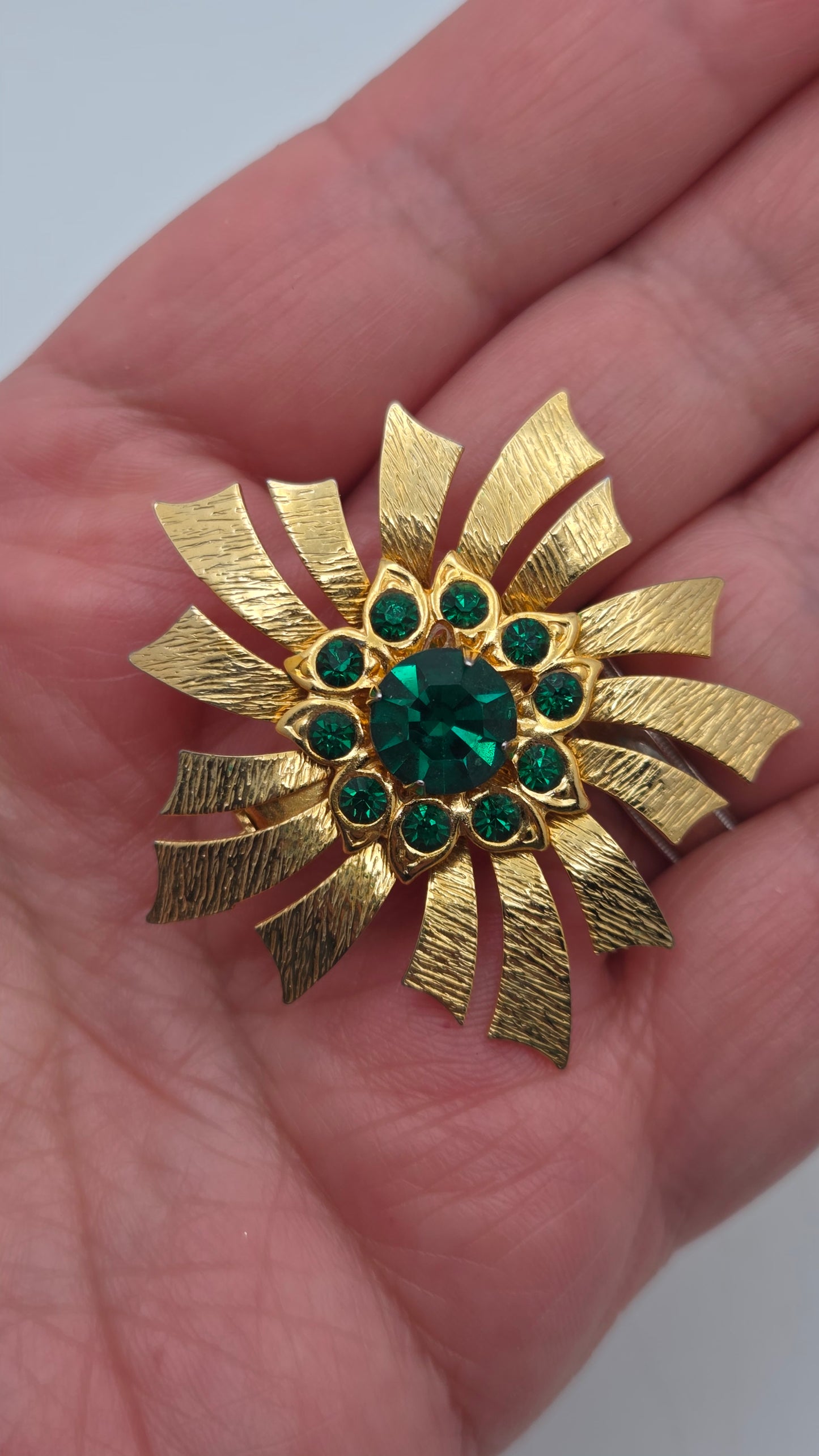 Vintage Mid-Century Gold Sunburst Flower Brooch Green Rhinestone