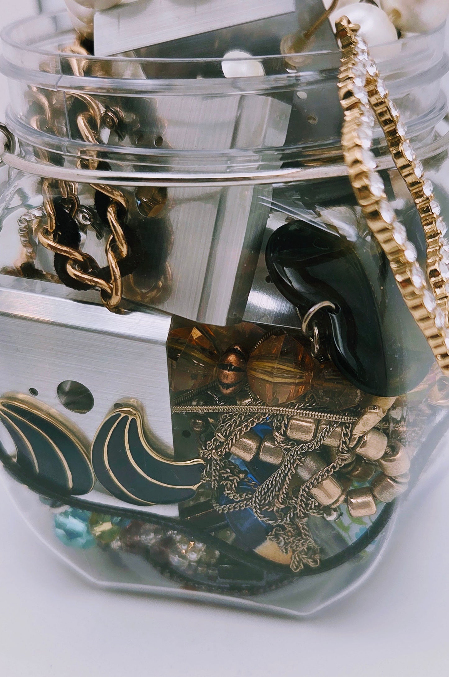 Vintage- & Moderner Modeschmuck in der Dose – Perlen, Strass & Herz-Motiv Großpackung – 1 Pfund+ Nachlassschatz